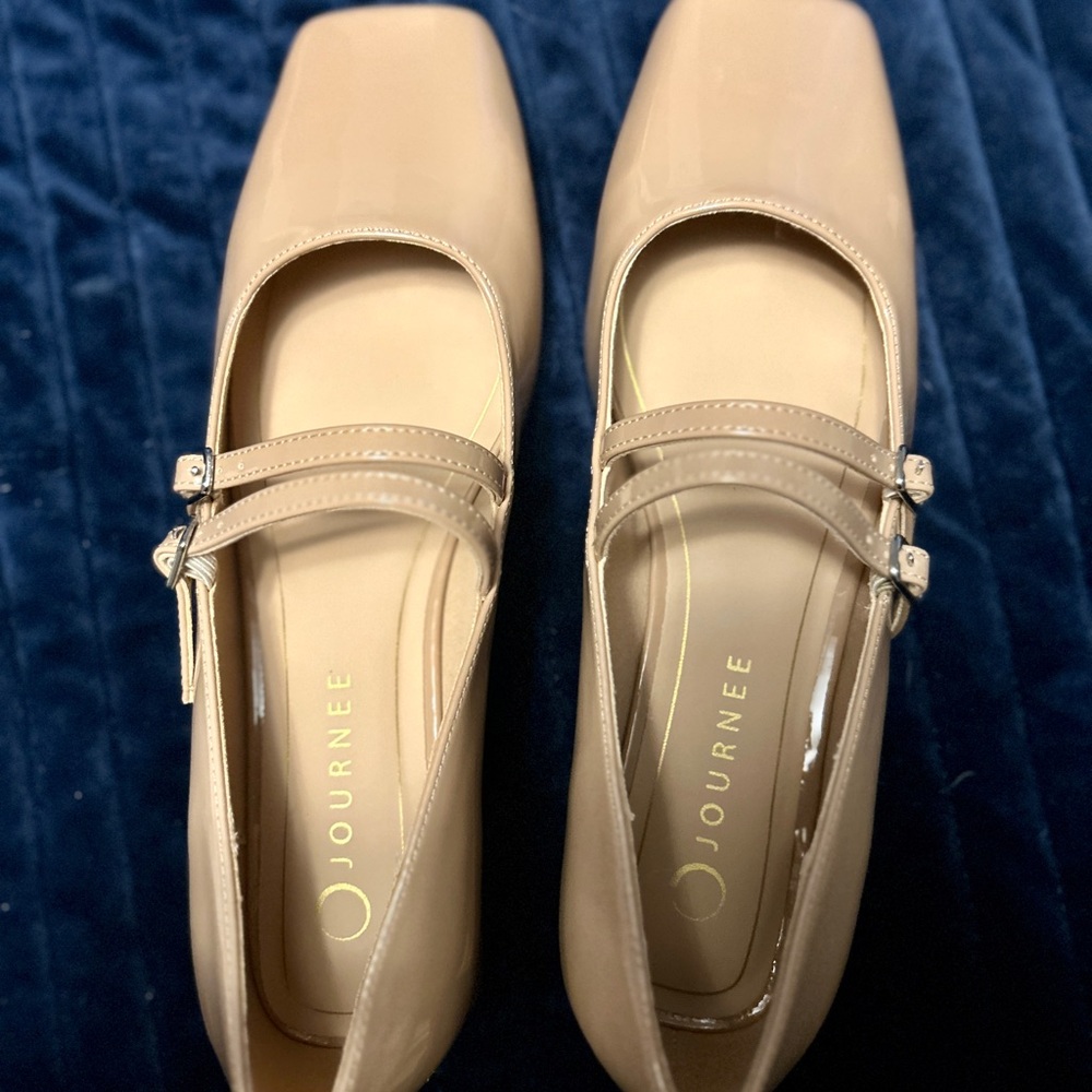 NEVER BEEN WORN - JOURNEE Patent Nude Mary Jane Flats